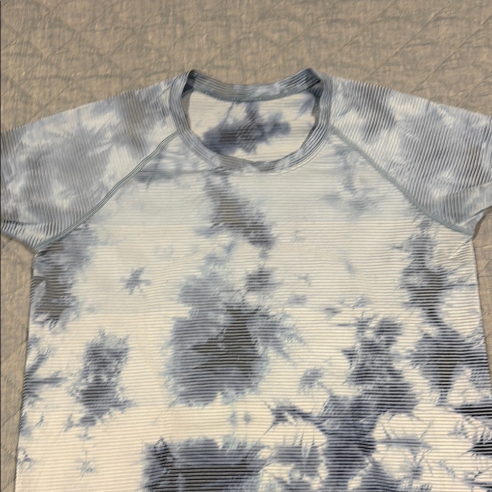 lululemon athletica Blue and White Short Sleeve Tee
